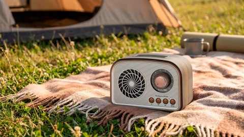 Radio przenośne analogowe solarne Kruger&Matz model KM0834