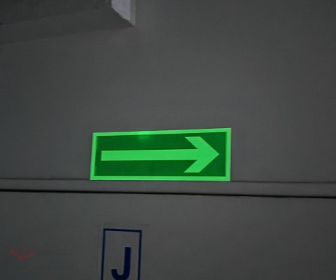 TABLICA FOTOLUMINESCENCYJNA KDEP STRZAŁKA KIERUNEK DROGI EWAKUACJI