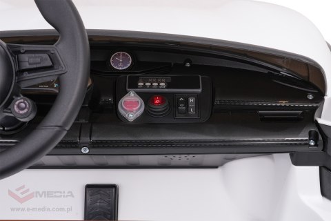 Pojazd Porsche Taycan Turbo S Biały