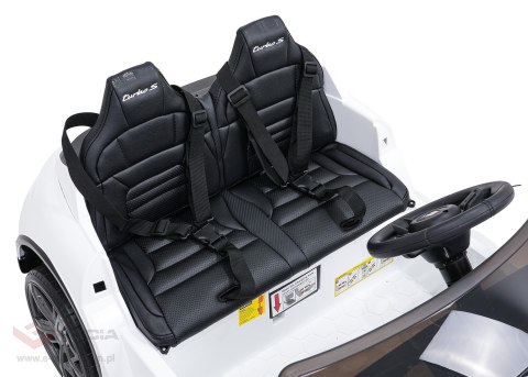 Pojazd Porsche Taycan Turbo S Biały