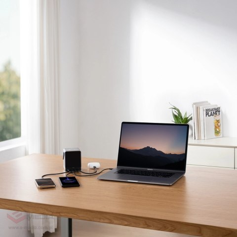 Powerbank Cuktech 300W 40000mAh z ładowaniem bezprzewodowym 2x USB-C + 2x USB-A - czarny