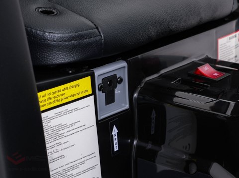 Pojazd MEGA Traktor D68 Z Przyczepką Żółty